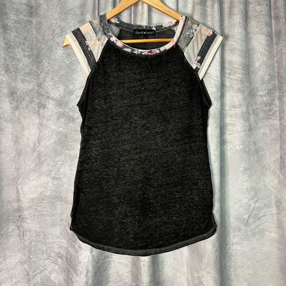 Derek Heart Dark Gray Floral Semi-Sheer Burnout Cap Sleeve Tee - Small - Picture 6 of 9
